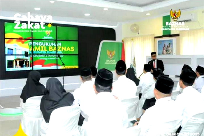 Pengukuhan tadi, sebagai komitmen Baznas dalam mengelola zakat secara profesional dan sesuai dengan syariahnya. ( Dok.Hariansumedang.com / Dody NSH)