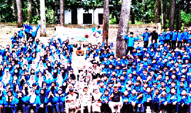 Saya bangga memiliki daerah yang sarat sejarah dan saya bangga bersekolah di SMP Negeri Tanjungsari. ( Dok.Hariansunedang.com / VISI SUCIATI )
