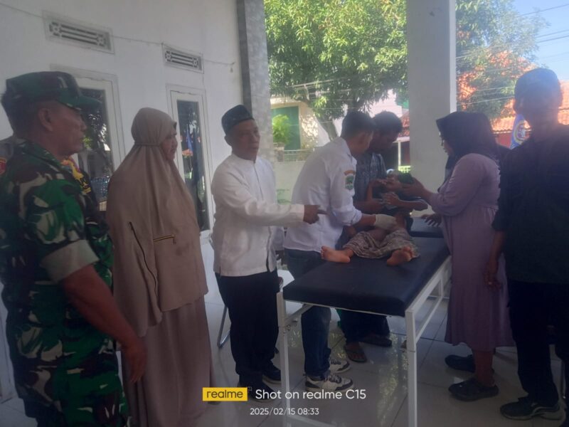 Karang Taruna Harapan Mekar mengadakan acara Sunatan massal  di halaman kantor Bale Desa Karangsambung Kecamatan Kadipaten Kabupaten Majalengka ( Dok.Hariansumedang.com / Abdul Haris )