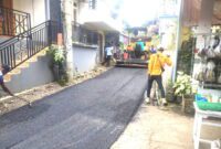 Panjang hotmix 420 meter dengan lebar rata-rata 3 Meter. Pekerjaan dilaksanakan CV.Aryasetya MMP. ( Dok.Hariansumedang.com / Tatang Tarmedi )