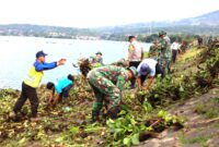 Bupati Kuningan terpilih pimpin langsung pembersihan Waduk Darma dari Eceng Gondok ( Sumber : kuningankab.go.id / Tatang Tarmedi )