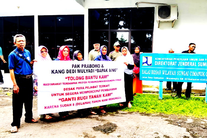 Sebagaimana hal tersebut, PMPBC dan OTD Bendungan Cipanas memohon kepada Presiden Prabowo dan Gubernur Dedi Mulyadi untuk secepatnya merealisasikan ganti rugi tanah warga ( Dok.Hariansumedang.com / Priadi )