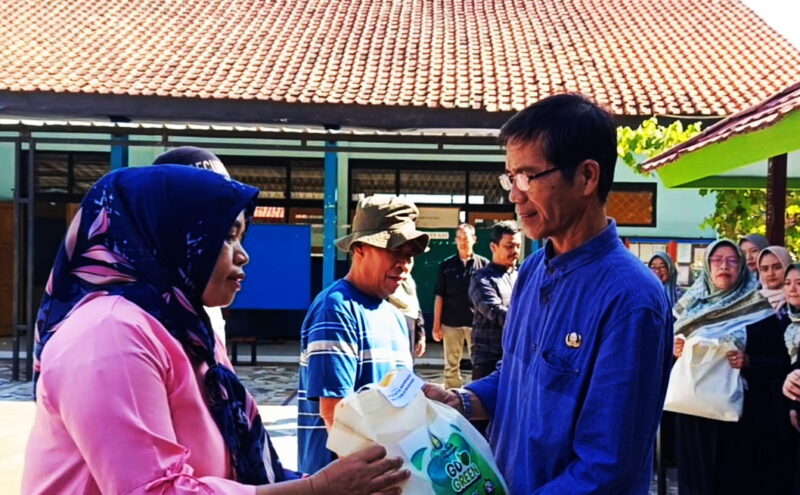 Kepala SMP Negeri 2 Tanjungsari Sudrajat, mengungkapkan apresiasinya terhadap kegiatan ini. ( Dok.Hariansumedang.com / Dody)