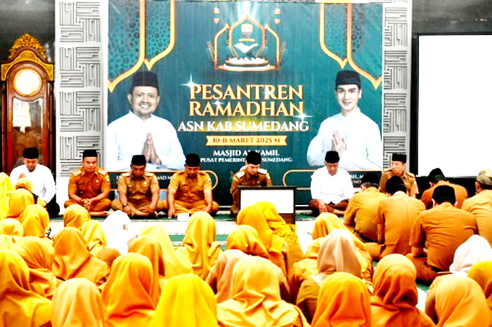 Ketua MUI Sumedang, KH Zaenal Alimin menyampaikan tausiah keutamaan Ramadan 