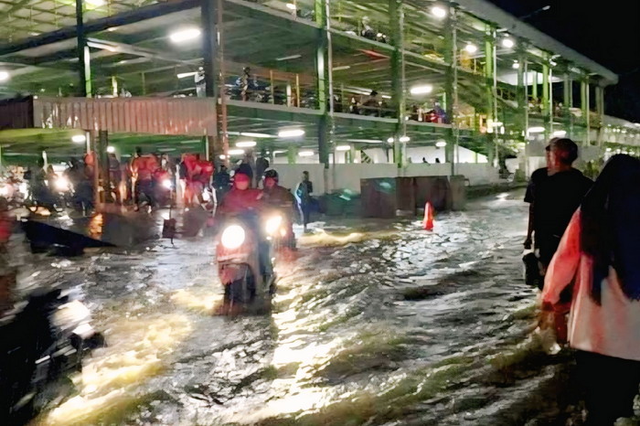 LSM Barak Indonesia menyatakan bahwa banjir di PT Hansae Majalengka akibat pengawasan pemerintah yang diduga lalai. ( Dok.Hariansumedang.com / Abdul Haris )