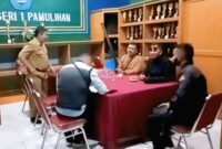 Setidaknya, perilaku tadi dirasakan tidak saja oleh banyak guru dan staf TU di sekolah yang pernah dipimpinnya, tapi pula oleh kalangan wartawan. ( Dok.Hariansumedang.com / Dody Nsh )