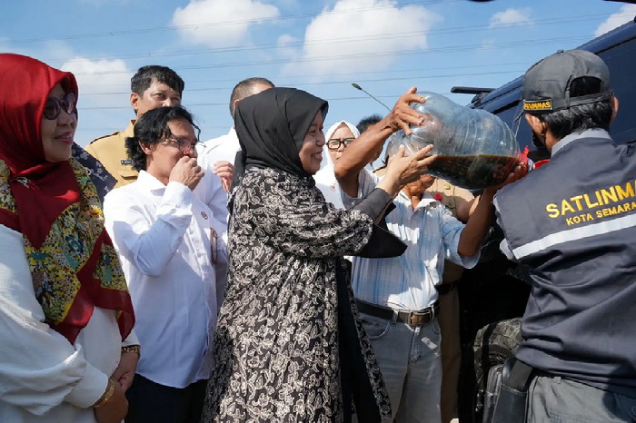 Dengan mesin Fast Pyrolysis 5.0. sampah plastik bisa menjadi alternatif bahan bakar bagi masyarakat. 