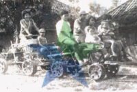 Darengsin kendaraan di atas rel dari Tomo Sumedang, kini tinggal kenangan ( Foto : Sinar Harapan, 27-7-1986. Koleksi Surat Kabar Langka Salemba-Perpustakaan Nasional RI (SKALA-Team)