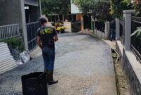 Berdasarkan informasi dari plang proyek, jalan dihotmix sepanjang 150 meter dengan lebar 4 meter, menggunakan Dana Desa Tahun 2025 sebesar Rp. 85 Juta.( Dok.Hariansumedang.com / Dody Nsh)