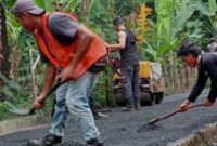 Pemdes Cibubuan Kecamatan Conggeang sedang menggenjot pembangunan insfrastruktur jalan ( Dok.Hariansumedang.com / Supriadi )