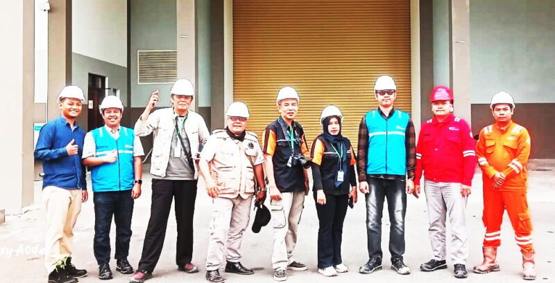Jurnalis Hariansumedang.com dan Sumedang Online bersama para pengelola PLN Indonesia Power PLTA Jatigede ( Dok. Hariansumedang.com / Dody Nsh )