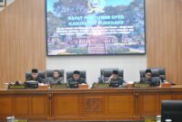 Rapat tersebut merupakan tindak lanjut dari penyampaian penjelasan Bupati Sumedang H. Dony Ahmad Munir pada Rabu malam (18/6/2025). - Siti Kowati