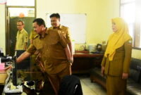 " Hari ini saya datang ke Dinas Perkimtan untuk bersilaturahmi sekaligus melihat bagaimana suasana kantor, " kata Bupati Dony