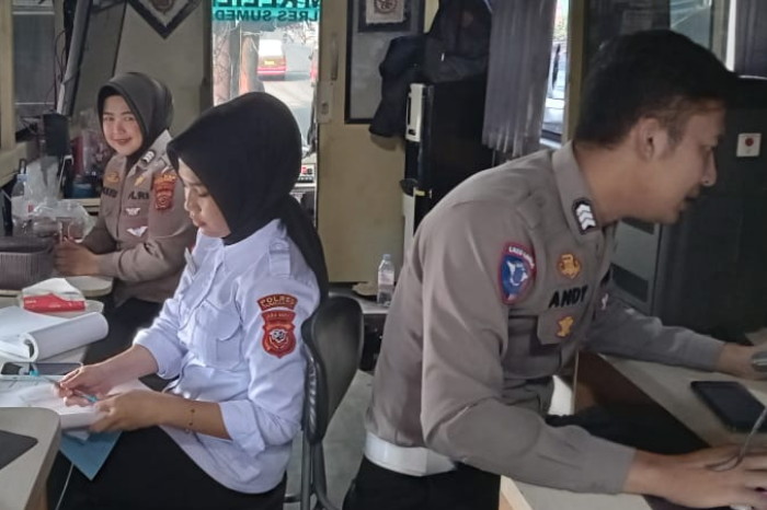 Pihak Kapolres Sumedang bertekad SIM Keliling yang sudah berjalan lancar akan terus ditingkatkan lagi untuk memberikan pelayanan kepada masyarakat Sumedang. ( Dok.Hariansumedang.com / Dody Nsh )