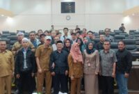 Audensi dipimpin langsung Ketua Komisi II, Hj Ai Rosmawati, didampingi Wakil Ketua Ir Wowo Sutisna, Sekretaris Ir Asep Sumaryana serta Anggota ( Dok.Hariansumedang.com / Siti Kowati )
