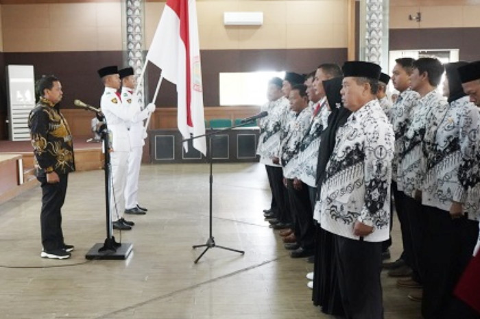 Berdasarkan SK kepengurusan yang baru, Pepen Supendi kembali dipercaya memimpin PGRI Kabupaten Sumedang untuk kedua kalinya  ( Tang )