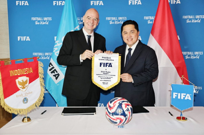 Erick usai bersama Presiden FIFA Gianni Infantino di FIFA Executive Football Summit 2025 ( Sumber : pssi )