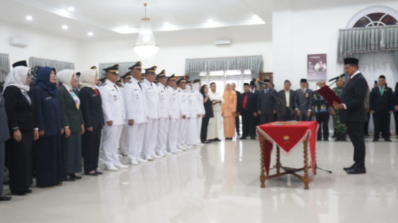 bertempat di Gedung Negara Jum'at (8/8/2025). Bupati Dony Ahmad Munir Lantik pejabat Eselon III ( Siti Kowati )