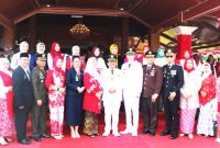 Mereka menghadiri upacara peringatan HUT RI ke-80 yang bertemakan “Bersatu, Berdaulat, Rakyat sejahtra, Indonesia Maju di lapangan Pusat Pemerintahan Sumedang, ( Dok.Hariansumedang.com / Siti Kowati )
