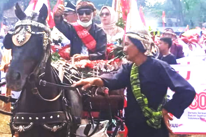 ” Saya selaku camat yang baru seminggu dilantik, cukup kaget dengan antusiasme warga di Kecamatan Ujungjaya begitu antusiasme menyambut HUT RI, ” ungkapnya. ( Dok.Hariansumedanf.com / Abdul Haris )