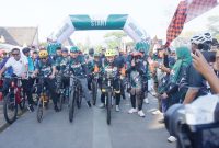 Para peserta disuguhi pemandangan alam khas Sumedang, sambil berolahraga dan menikmati suasana kebersamaan. ( Dok.Hariansumedang.com / Siti Kowati )