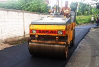 Belum lama ini dilakukan perbaikan Jalan Bojong RT 08 RW 09 Dusun Pangkalan. Penghotmikan jalan tadi dianggarkan dari Dana Desa Tahap II Tahun 2025. ( Dok.Hariansumedang.com / Tatang Tarmedi )