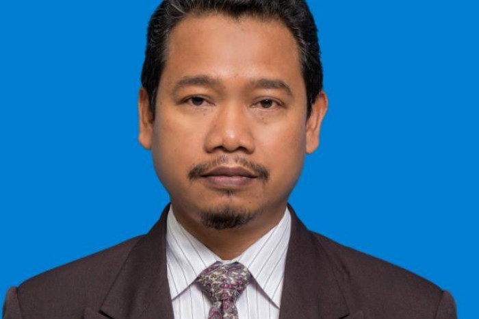 H. Apit Miftahudin Kepala SMA Negeri 1 Jatinunggal di awal karirnya pernah jadi guru honorer di MTs swasta ( foto Istimewa / Tatang Tarmedi )