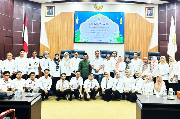 Kali ini Ustadz yang memberikan ceramah H. Zamzam Setiawan, Lc dengan tema Pelajaran Membangun Peradaban untuk ASN/Pegawai. ( Dok.Hariansumedang.com / Siti )