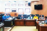 Komisi IV DPRD Kabupaten Sumedang menerima Audensi dari Kantor Hukum Ujang Suhana. SH  ( Dok.Hariansumedang.com / Siti )