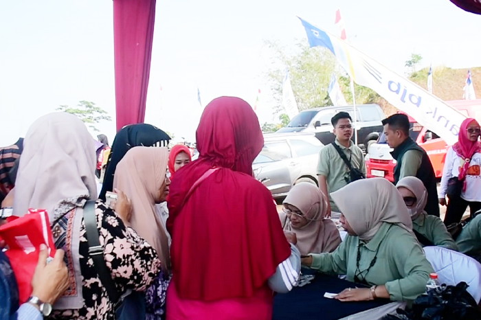 Lapak pangan murah di Festival Pesona Jatigede diserbu masyarakat ( Dok.Hariansumedang.com / Siti )
