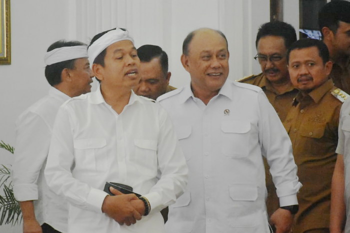 Bupati H. Dony Ahmad Munir mengikuti Rapat Koordinasi Program MBG yang digelar Pemprov Jabar bersama kabupaten/kota se-Jawa Barat di Bale Pakuan, Bogor ( Dok.Hariansumedang.com / Siti )