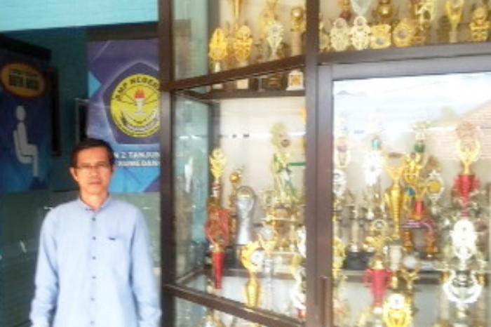 Setelah menjabat selama hampir empat tahun, Sudrajat, S.Pd., M.Pd., resmi mengakhiri masa jabatannya sebagai Kepala Sekolah SMPN 2 Tanjungsari, Kabupaten Sumedang, pada sabtu (30/8/2025). 