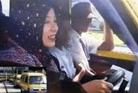 Momen kebersamaan Kepala SMA Negeri 2 Cimalaka Sumedang, Hj Titin Suryati Sukmadewi dengan para siswanya ketika berangkat program P5 ( Dok.Hariansumedang.com / Tatang )