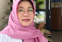 Titin Suryati Sukmadewi, Kepala Sekolah SMA Negeri 2 Cimalaka Sumedang ( Dok.Hariansumedang.com / Tatang )