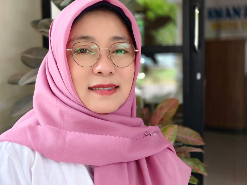 Titin Suryati Sukmadewi, Kepala Sekolah SMA Negeri 2 Cimalaka Sumedang ( Dok.Hariansumedang.com / Tatang )