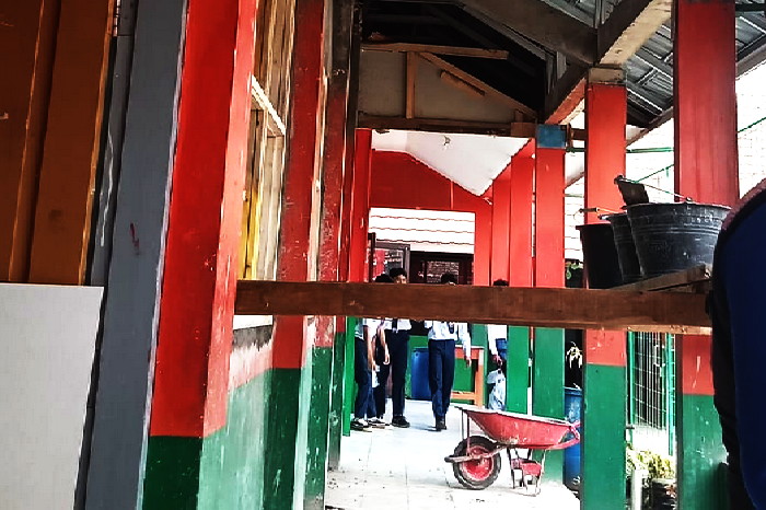 Nilai anggaran rehabilitasi sebesar Rp 179.900.000.00 untuk memperbaiki ruang kelas ( Dok.Hariansumedang.com / Dody Nsh )