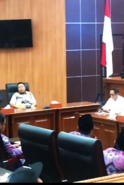 DPRD Kabupaten Sumedang Dorong Peningkatan Kesejahteraan Perangkat Desa.