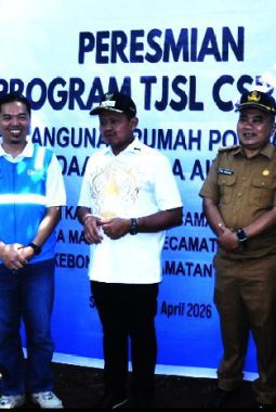 PLN (Persero) UP3 Sumedang Serahkan Bantuan Pompa Listrik dan Sembako Kepada Kelompok Tani