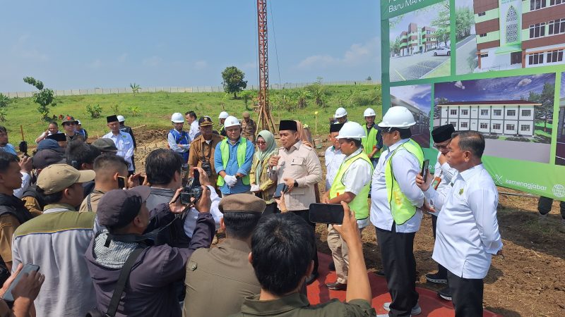 Acara tersebut dihadiri Wakil Menteri Agama R. Muhammad Syafi’i dan Bupati Sumedang Dony Ahmad Munir. ( Dok.Hariansumedang.com / Siti Kowati )