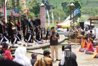 Kegiatan Ngalaksa dihadirkan sebagai bentuk syukur masyarakat atas hasil panen, terutama padi. Rangkaian kegiatan budaya ini dijadwalkan berlangsung selama enam hari, hingga 10 Mei 2026. ( Siti Kowati )
