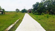 Pengecoran rabat beton jalan lingkungan di Blok Ancol RT 04/RW 04 sepanjang 130 meter dengan lebar 2 meter. Proyek yang dikerjakan Tim Pelaksana Kegiatan Desa melalui skema Padat Karya Tunai Desa ini mulai direalisasikan pada April 2026. ( Abdul Haris )