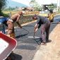 Pada Sabtu, 9 Mei 2026, pekerjaan pengaspalan hotmix sepanjang 200 meter dengan lebar 3 meter dan ketebalan 0,3 meter resmi dikerjakan. ( Dody NSH )