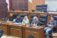 Rapat bertajuk _Harmonisasi Langkah dan Pemahaman dalam Rangka Penyelesaian Permasalahan Waduk Jatigede_ itu digelar di Ruang Rapat Paripurna DPRD Kabupaten Sumedang, Selasa, 12 Mei 2026. ( Dok. Hariansumedang.com / Tatang Tarmedi )

