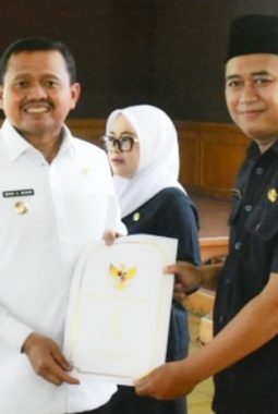 Bupati Sumedang Lantik 120 Kepala Sekolah SD dan SMP, Tegaskan Peran sebagai Penggerak Perubahan