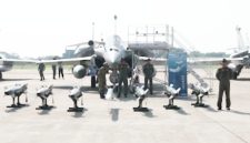 Selain Rafale, alutsista yang diterima meliputi empat pesawat angkut VIP Dassault Falcon 8X, satu pesawat angkut militer Airbus A400M Atlas, serta sistem rudal Meteor dan bom pintar Hammer. ( Sumber Bakom RI )