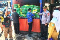 Kegiatan operasi pasar murah tersebut digelar di empat titik strategis, yakni Pasar Kadipaten, Pasar Cigasong, Pasar Talaga, dan Pasar Prapatan Sumberjaya. Program ini berlangsung hingga Senin, 25 Mei 2026. ( Dok.hariansumedang.com / Abdul Haris )
