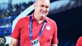 Perjalanan menuju hattrick juara tidak ditempuh Hodak dengan cara yang gampang. Sang pelatih plontos itu justru mengambil keputusan kontroversial. 