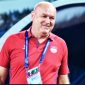 Perjalanan menuju hattrick juara tidak ditempuh Hodak dengan cara yang gampang. Sang pelatih plontos itu justru mengambil keputusan kontroversial. 