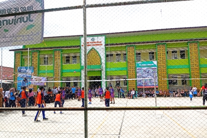 MTsN 5 Sumedang kini berhasil membuktikan diri sebagai sekolah yang kompetitif dan mampu bersaing dengan SMP Negeri. Hal ini dibuktikan dengan banyaknya alumni yang telah sukses di berbagai bidang. ( Dok.hariansumedang.com / Abdul Haris )