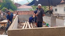 Kepala Desa Bugel, Rohyat, A.Md., menjelaskan bahwa penuntasan masalah Rutilahu di wilayahnya memerlukan strategi jangka panjang. ( Dok.hariansumedang.com / Abdul Haris )